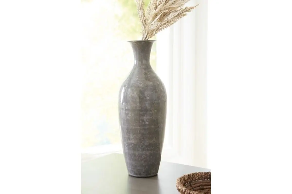 Brockwich Vase - Image 2