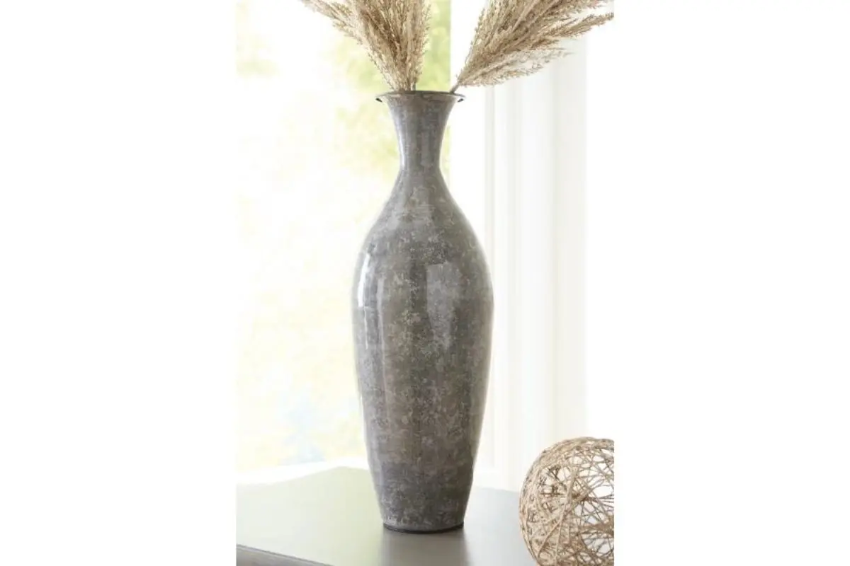 Brockwich Vase - Image 8