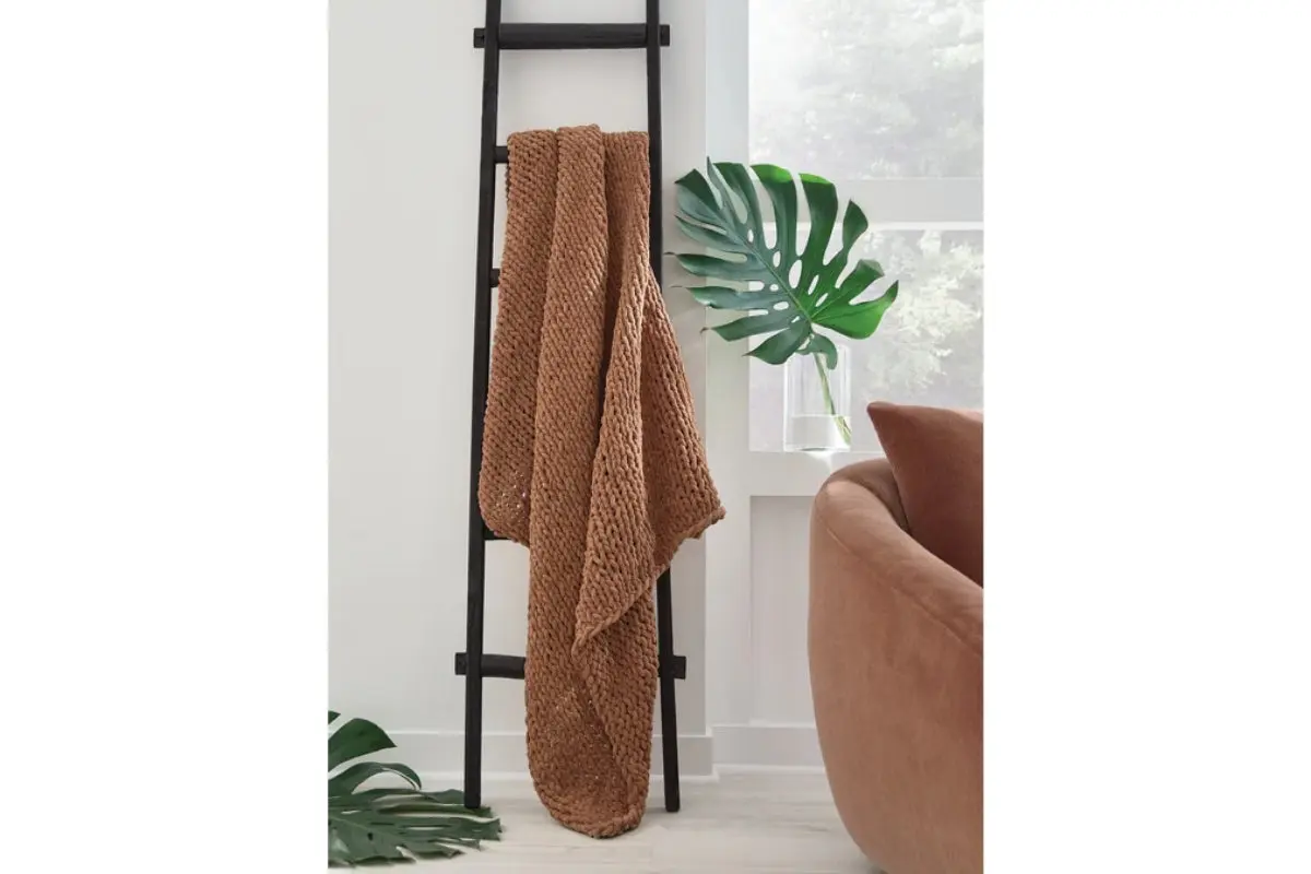 Chaddon Throw Blanket - Image 5