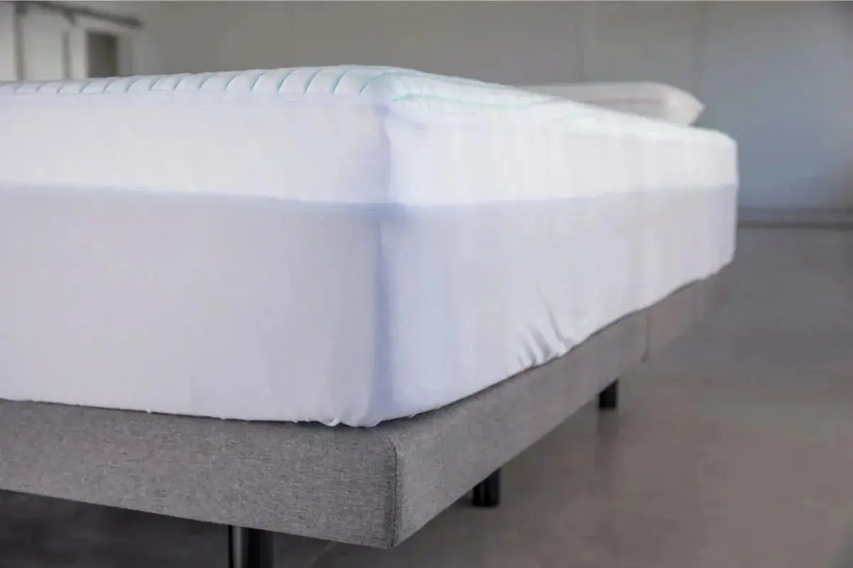 Cooling Ice Mattress Protector - Image 6