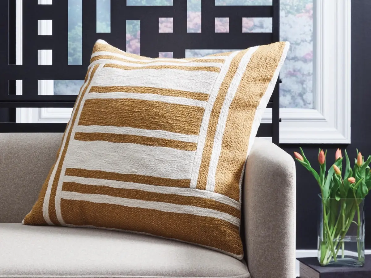 Darrman Accent Pillow - Image 5