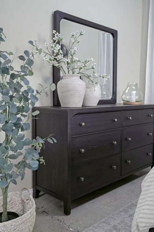 Easton Dresser - Image 10