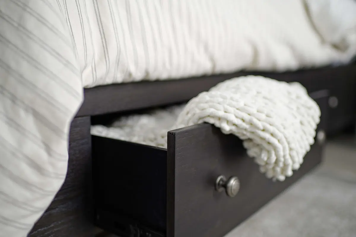 Easton Storage Bed - Image 10