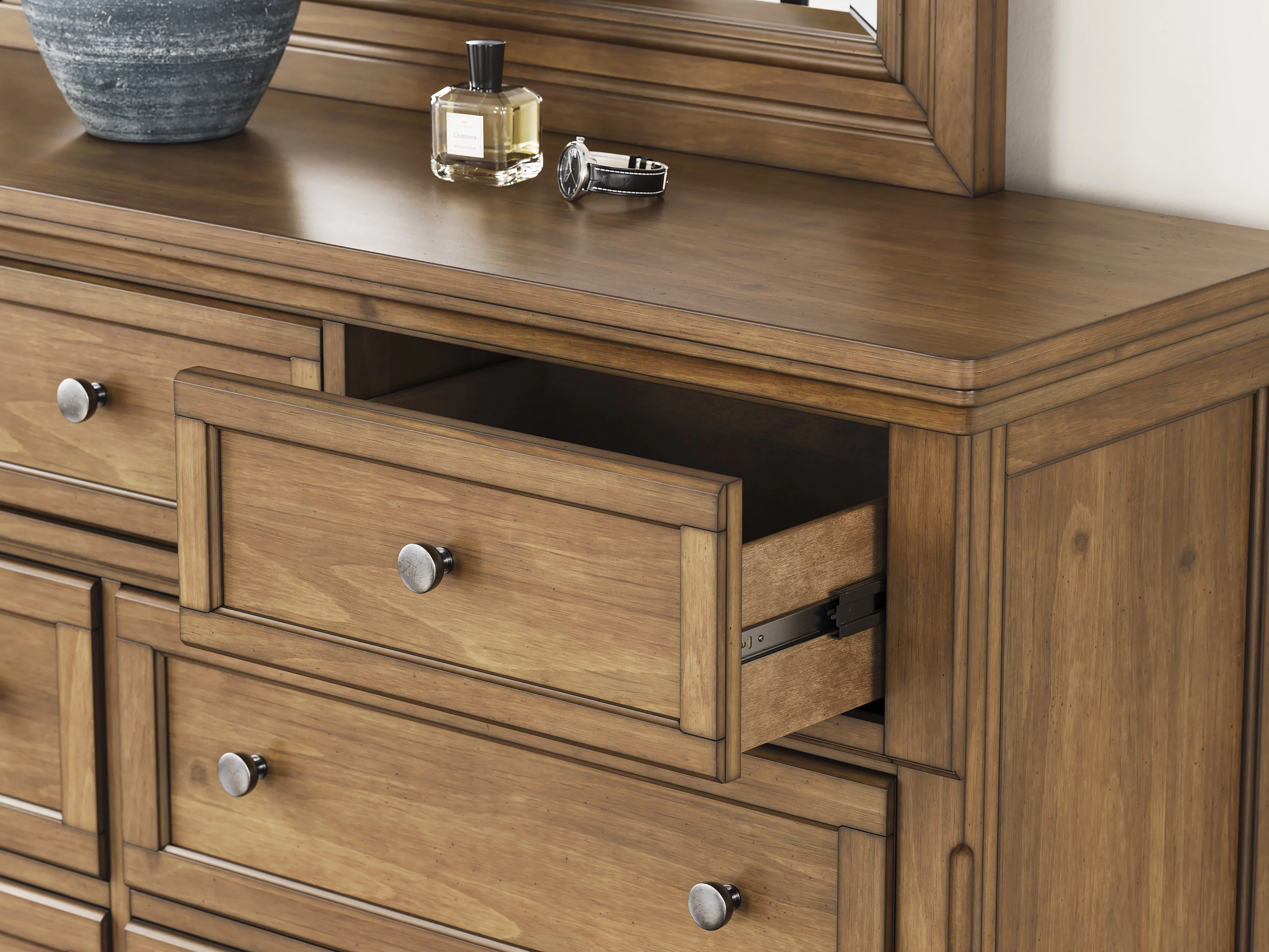 Feddinger Dresser - Image 2