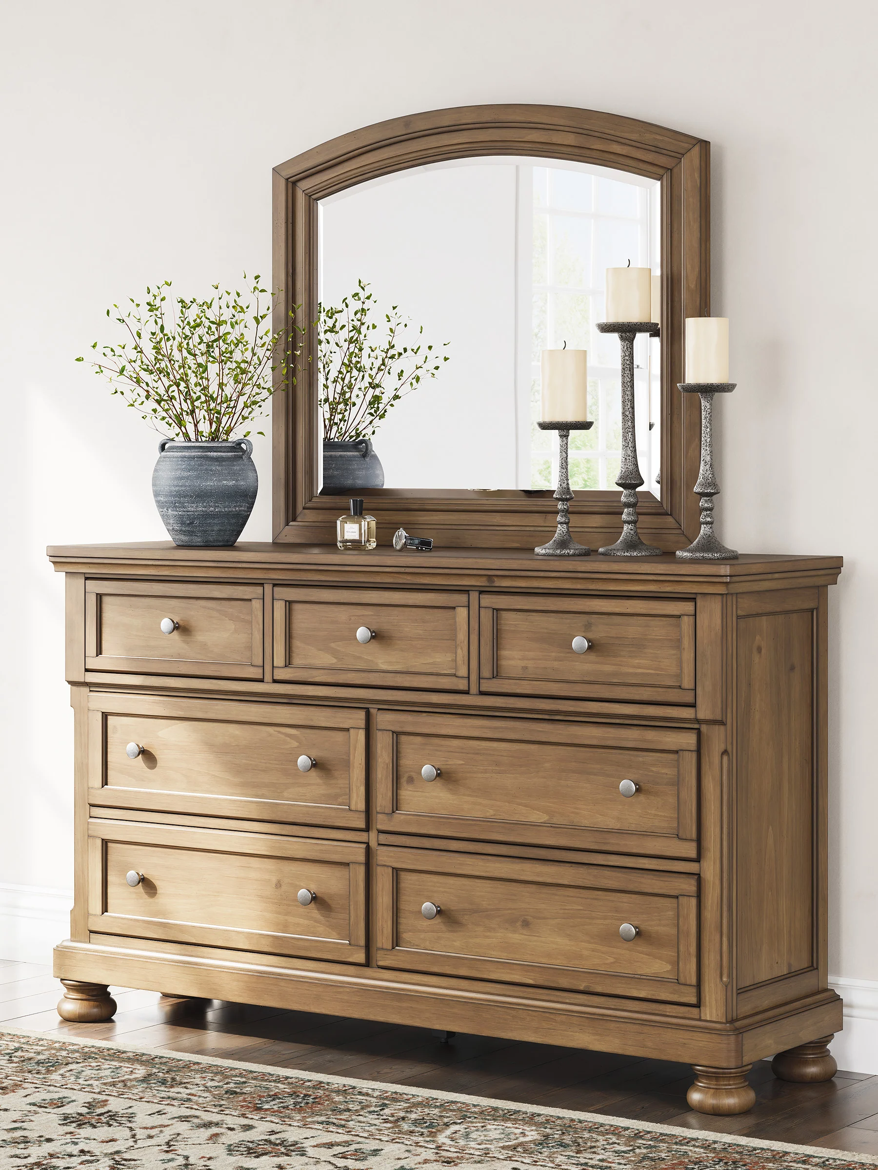 Feddinger Dresser - Image 4