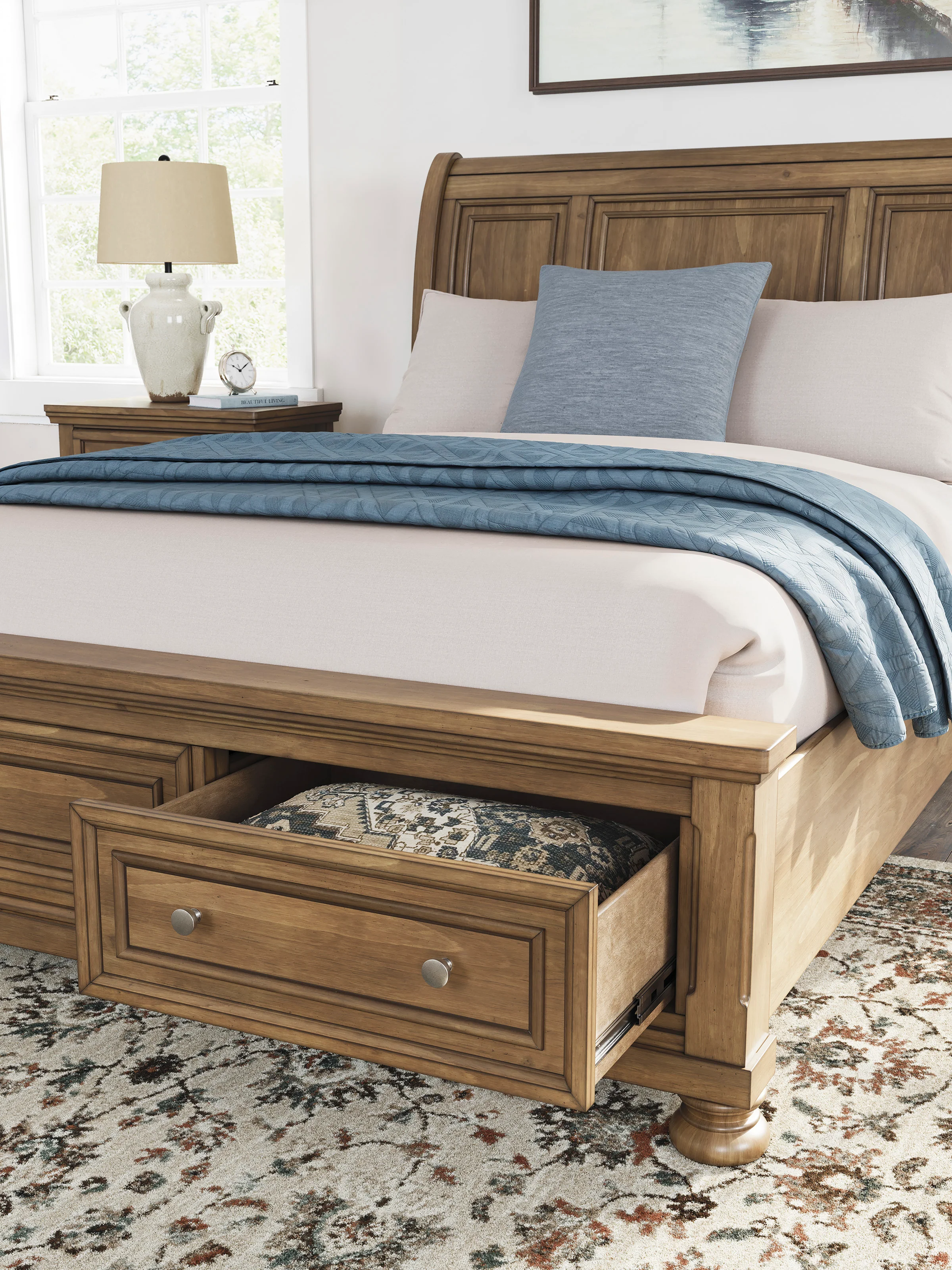 Feddinger Sleigh Bed With Storage - Image 3
