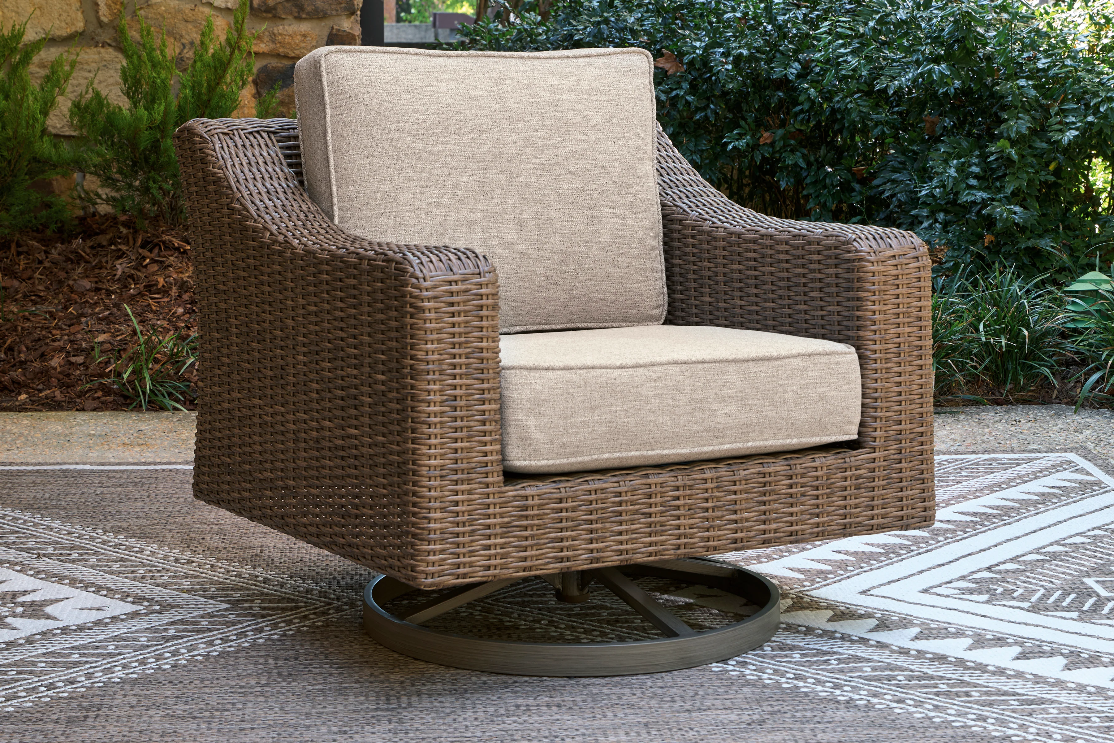 Laguna Heights Outdoor Swivel Chair - Image 3