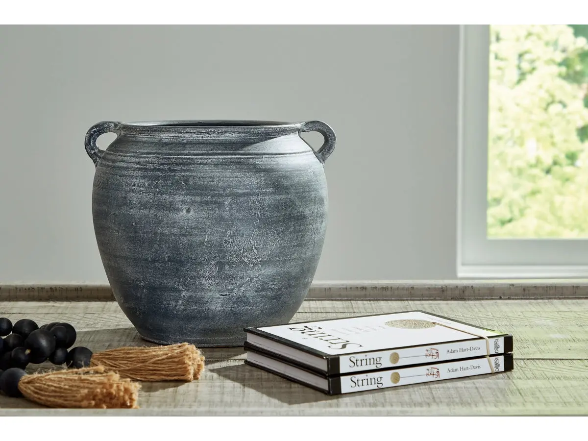 Meadie Vase - Image 10