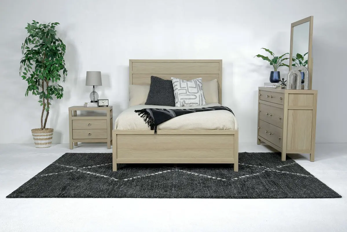 Merrifield Panel Bed & Dresser & Mirror & Nightstand