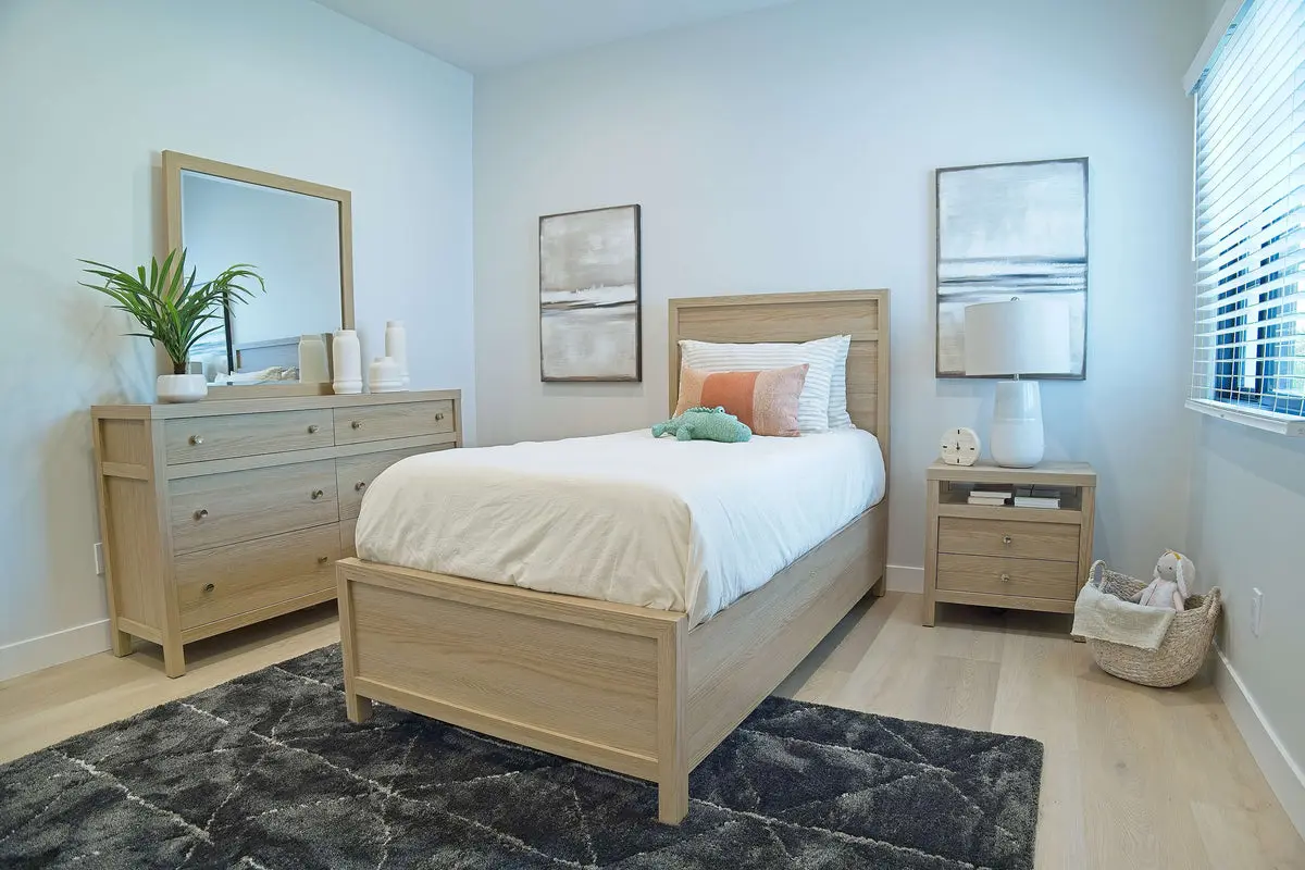 Merrifield Panel Bed & Dresser & Mirror & Nightstand - Image 37