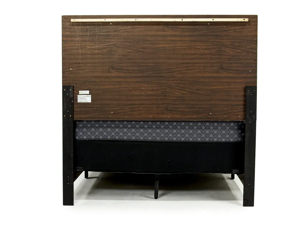 Naialyn Panel Bed - Image 4