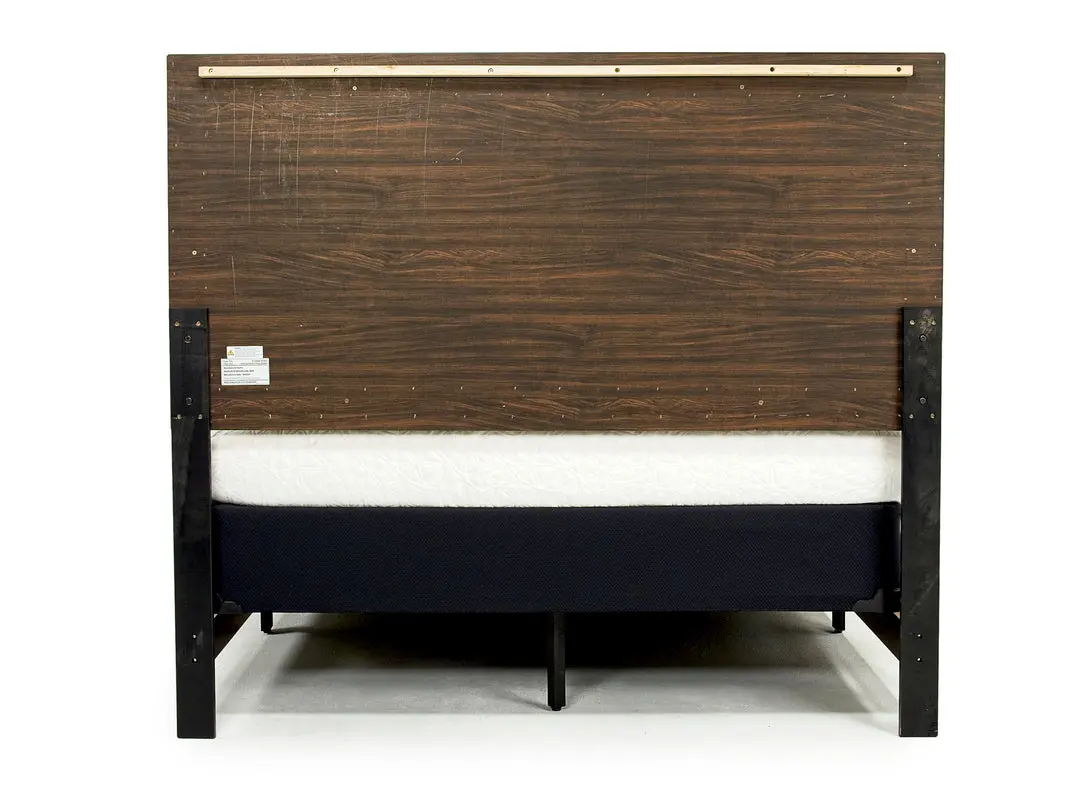 Naialyn Panel Bed - Image 9