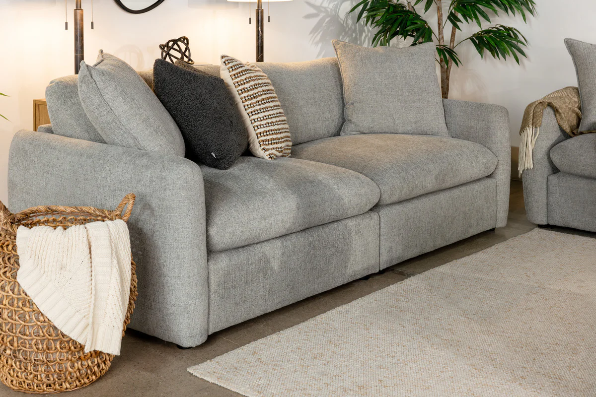 Nova Loveseat