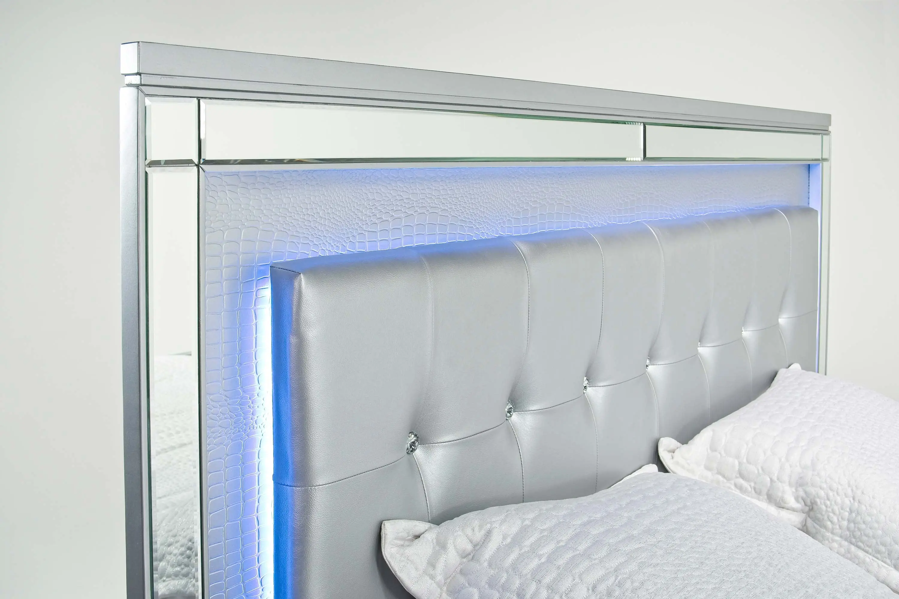 Valentino Panel Bed - Image 30