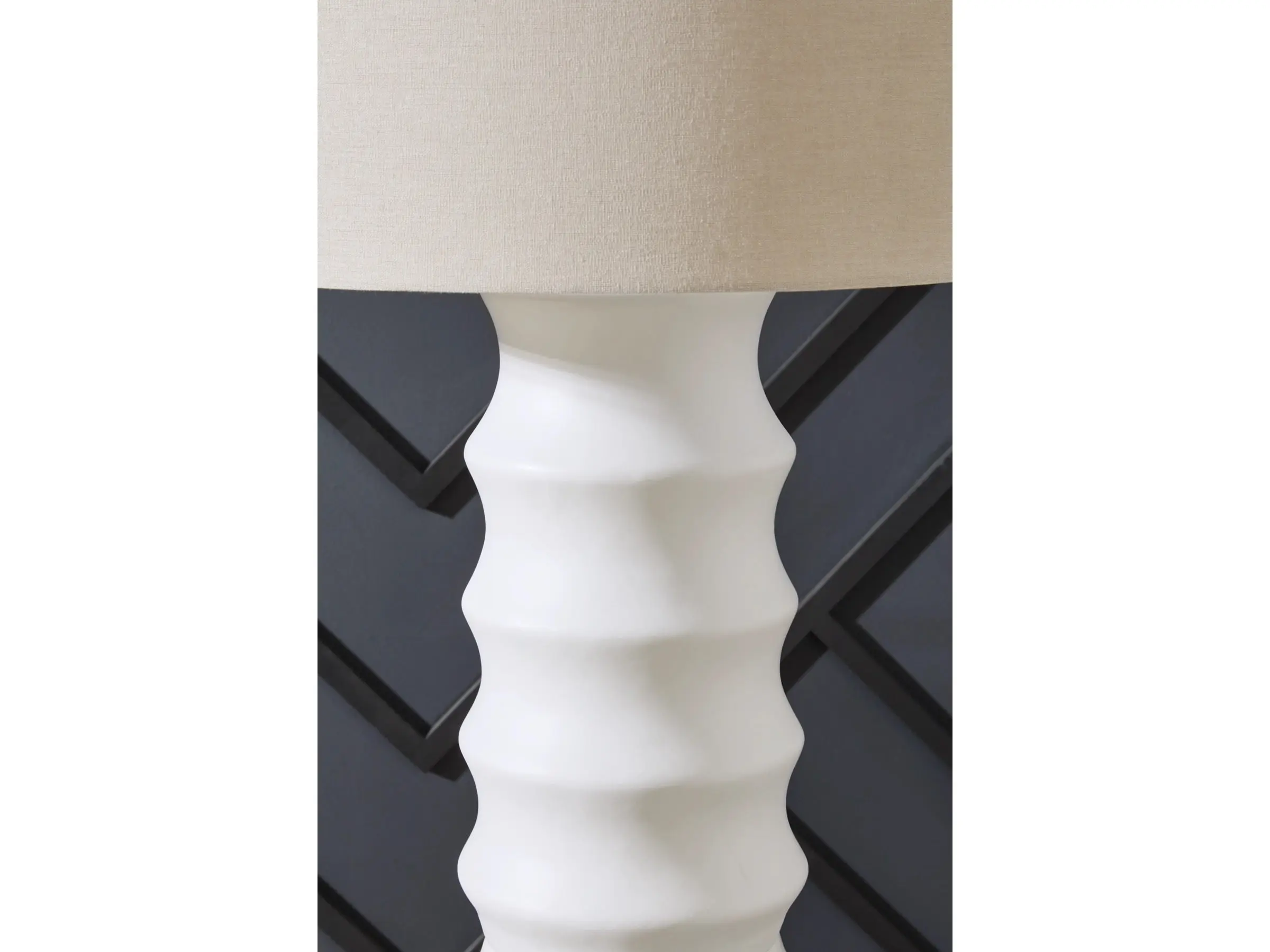 Veraleigh Lamp - Image 3